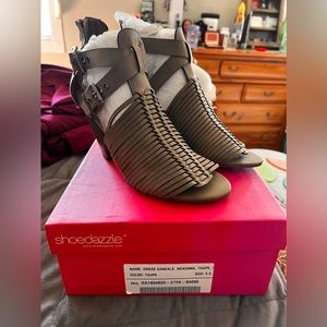 Shoedazzle Size 9.5 heels